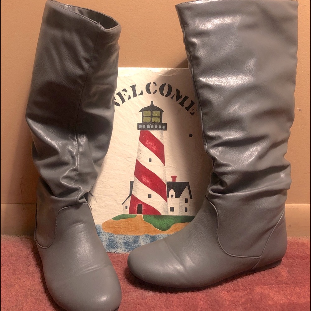 Size 7 journey boots grey